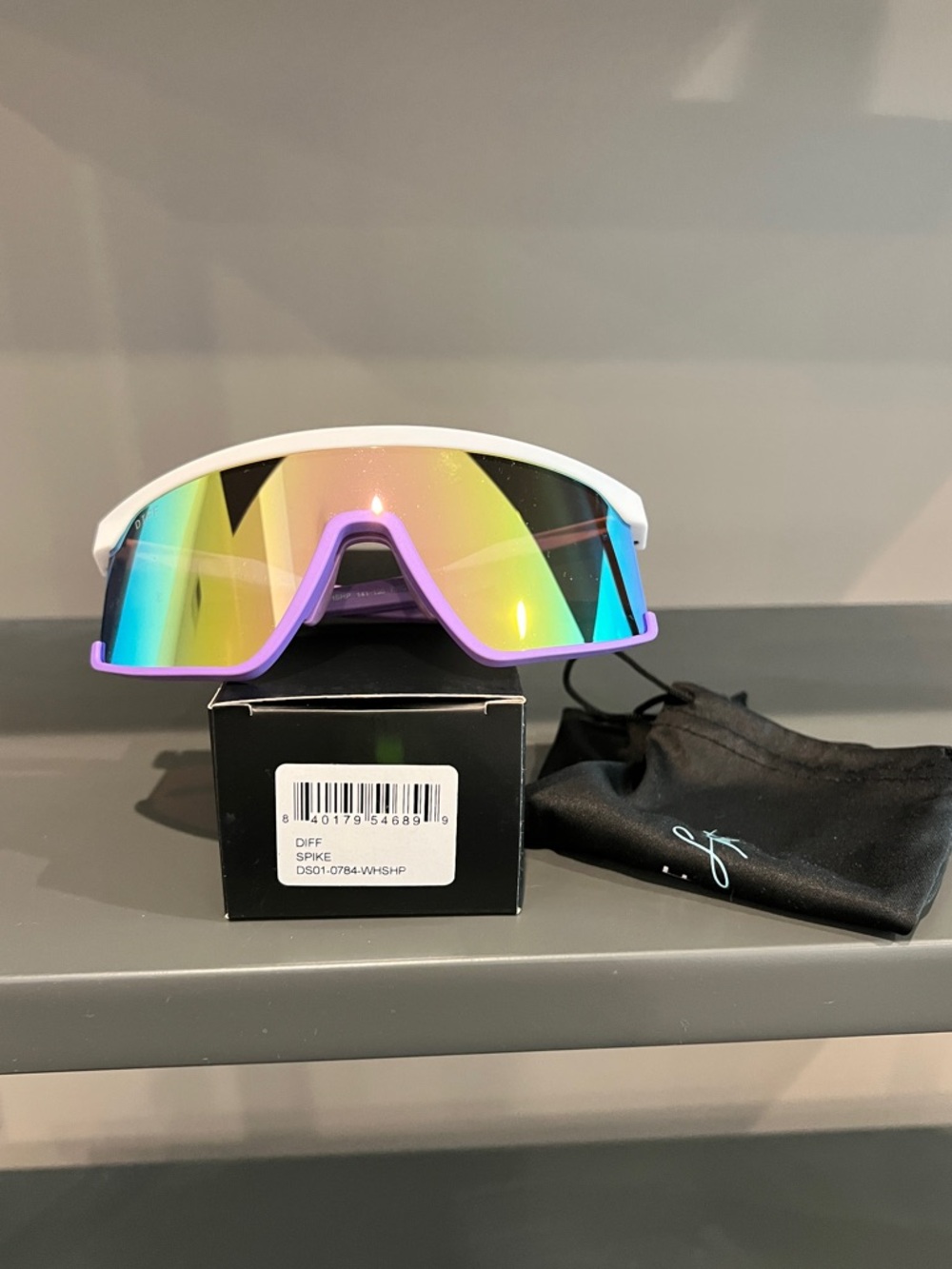 DIFF Eyewear Spike Sunglasses